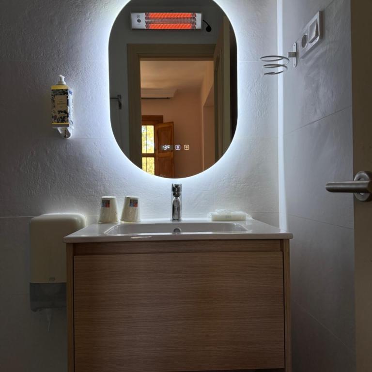 Hostal Moscatel - Superior King Room - 10