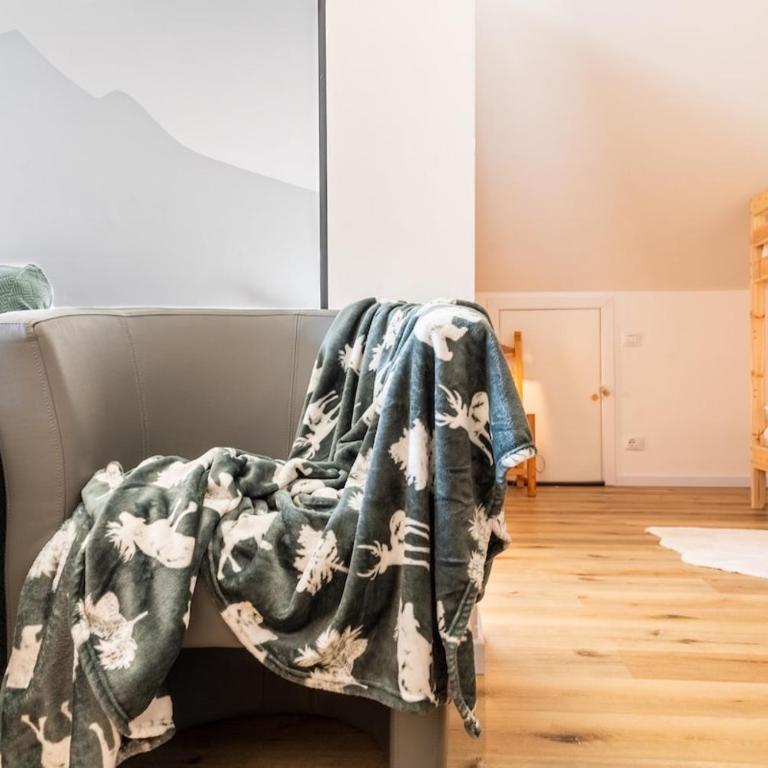 MCX Vacation Rental - La Mansardina Di Crepìn in Valtournenche with modern comforts just 3 minutes from the cable cars! - Apartment mit 2 Schlafzimmern und Aussicht - 6