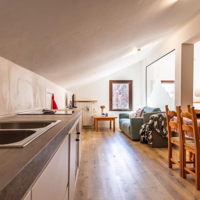 MCX Vacation Rental - La Mansardina Di Crepìn in Valtournenche with modern comforts just 3 minutes from the cable cars! - Apartment mit 2 Schlafzimmern und Aussicht - 2