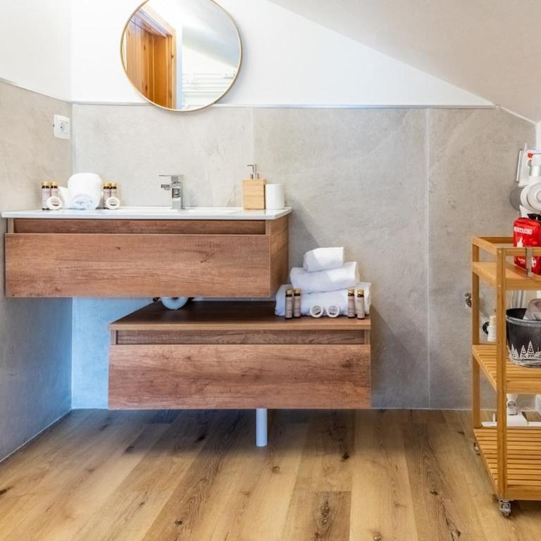 MCX Vacation Rental - La Mansardina Di Crepìn in Valtournenche with modern comforts just 3 minutes from the cable cars! - Apartment mit 2 Schlafzimmern und Aussicht - 24