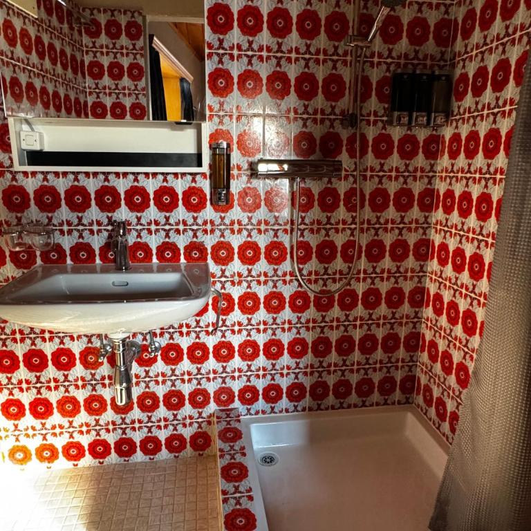 Familiehotel La Randulina - Doppelzimmer mit Gemeinschafts-WC - 1