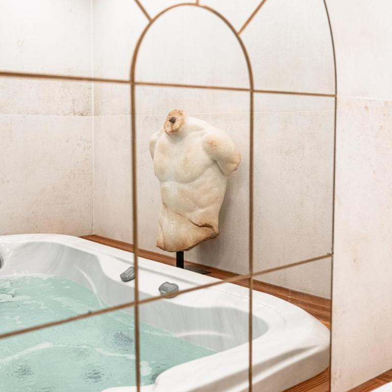 Suite Jacuzzi & Sauna privatifs - Paris - Or Norme By Le Douze - Chambre Double Deluxe - 14