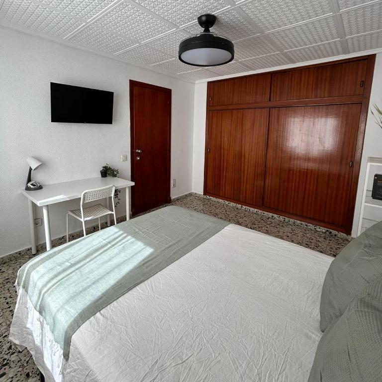 Urban Coliving Alicante - Double Room with Shared Bathroom - 6