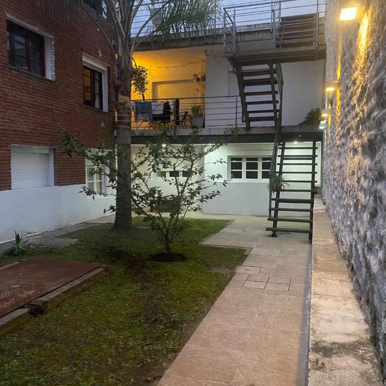 Great location, 2 bedrooms, 2 bathrooms - Three-Bedroom Apartment - 14