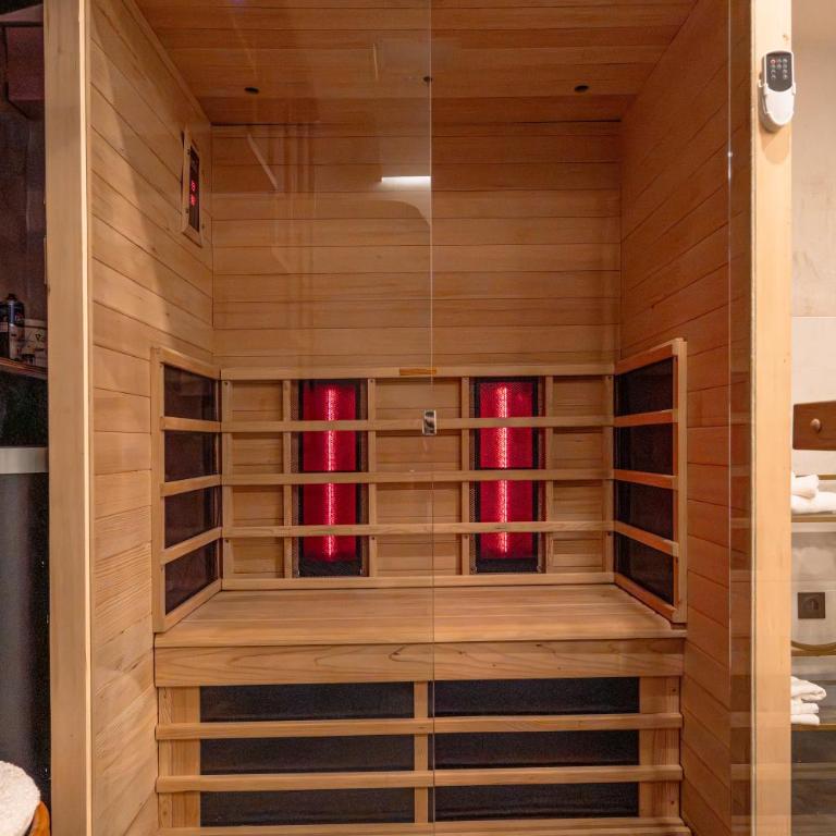 Suite Jacuzzi & Sauna privatifs - Paris - Or Norme By Le Douze - Chambre Double Deluxe - 18