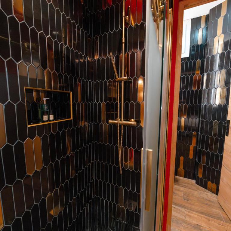 Suite Jacuzzi & Sauna privatifs - Paris - Or Norme By Le Douze - Chambre Double Deluxe - 16