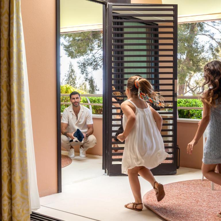Grand-Hôtel du Cap-Ferrat, A Four Seasons Hotel - Chambre Lit King-Size Deluxe avec Terrasse - 1