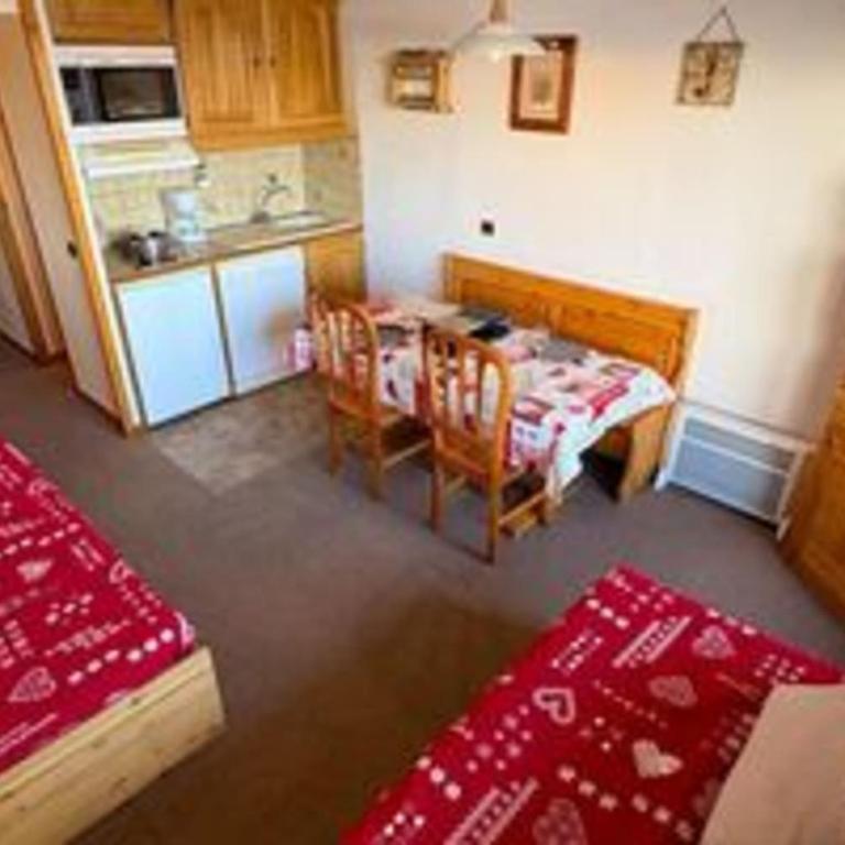 Cozy apartment near the ski slopes - Apartment - 4