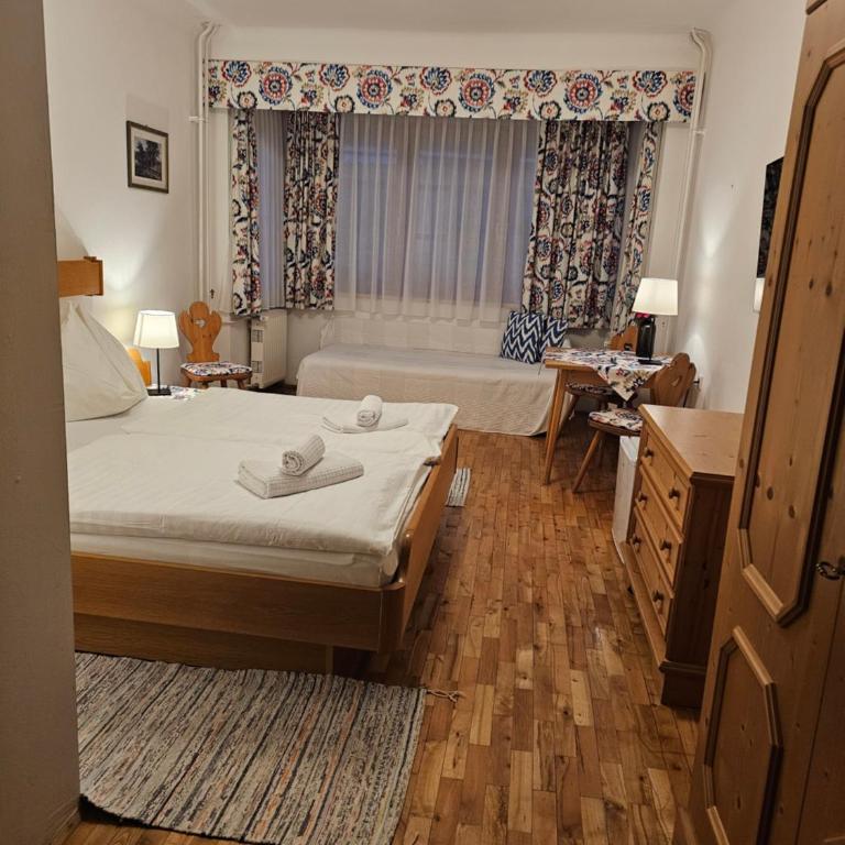 Pension Buchner - Doppelzimmer mit eigenem Bad - 4