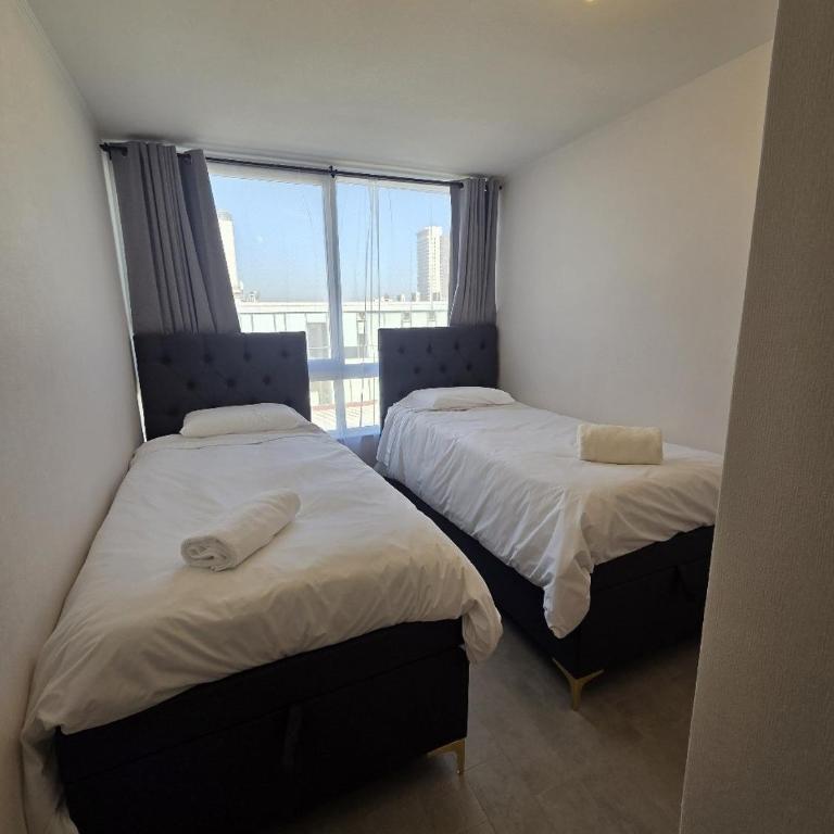 Hermoso departamento en el corazón de Santiago con estacionamiento - Two-Bedroom Apartment - 2