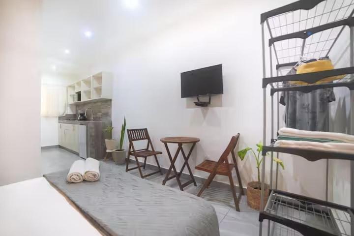 Almond Suites - One-Bedroom Apartment - 16