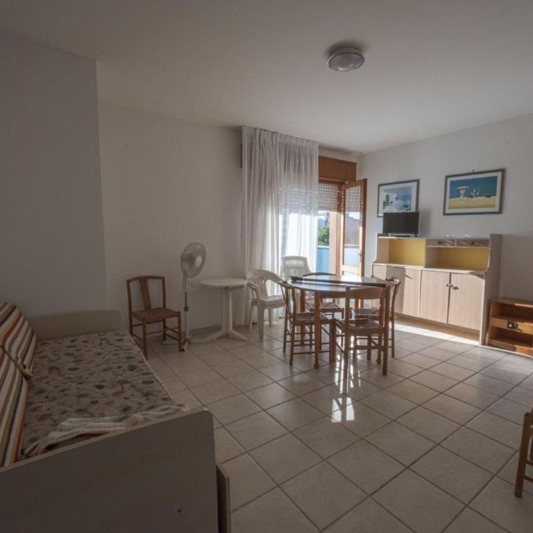 Flat in building with lift 250 m from the sea - Appartamento - 5