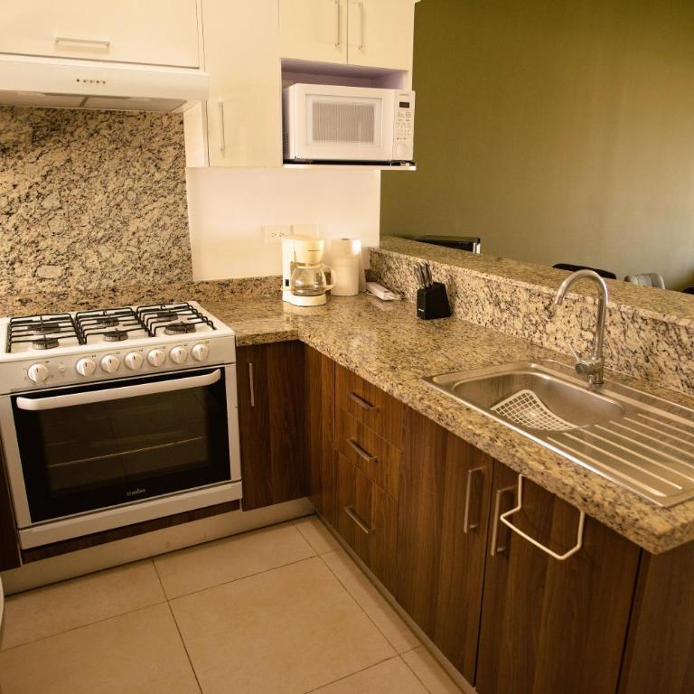 Cozy, elegant 2BR Via Montejo, steps to US Consulate - Apartment - 9