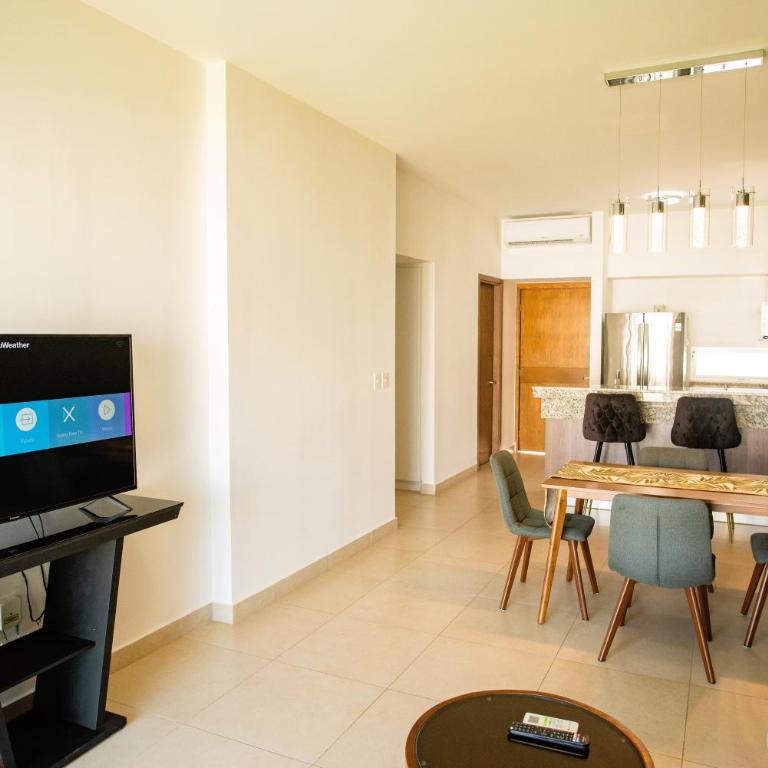 Cozy, elegant 2BR Via Montejo, steps to US Consulate - Apartment - 5