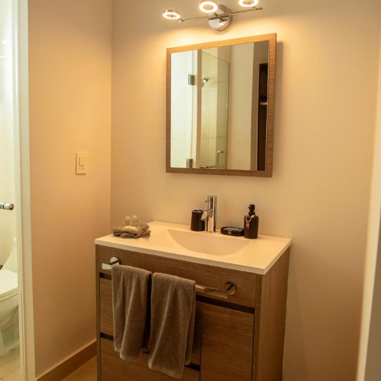 Cozy, elegant 2BR Via Montejo, steps to US Consulate - Apartment - 19
