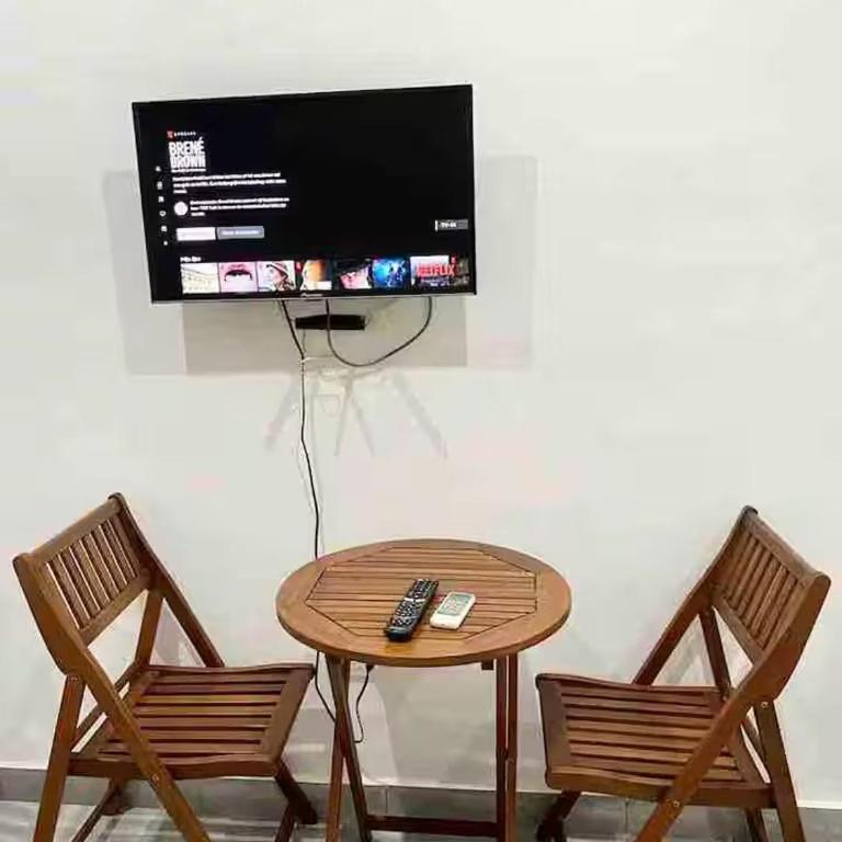 Almond Suites - One-Bedroom Apartment - 2