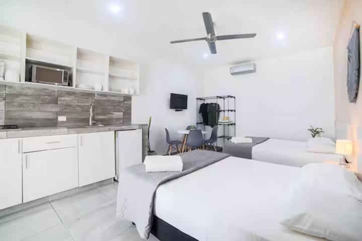 Almond Suites - One-Bedroom Apartment - 2