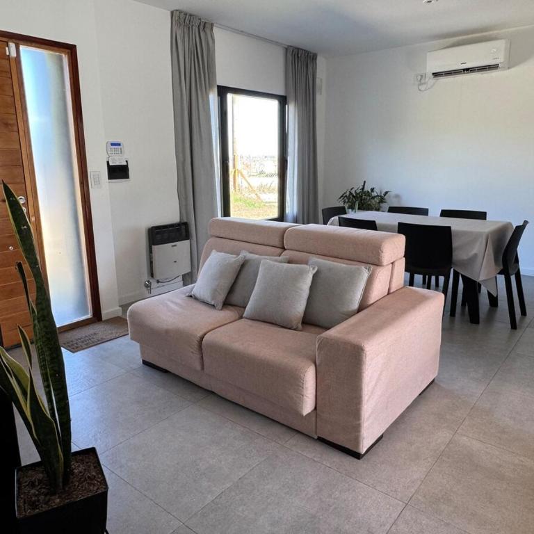 Casa con pileta en Funes - Two-Bedroom House - 11