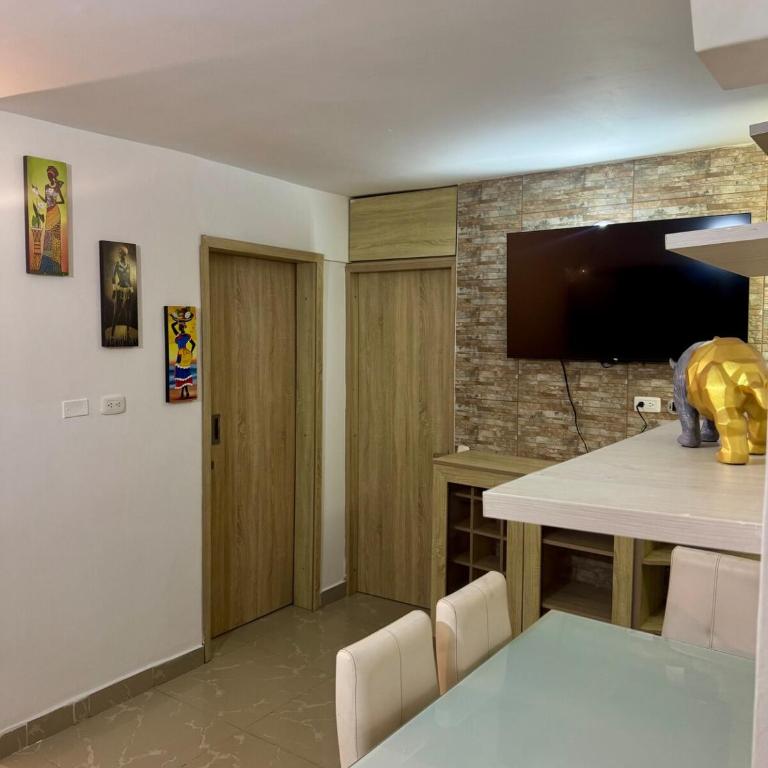 Apartamento moderno - Two-Bedroom Apartment - 10