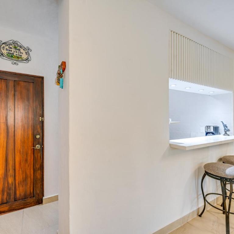 1 Block to Playa Los Tules, Pool Access! Lush Unit - Apartment - 7