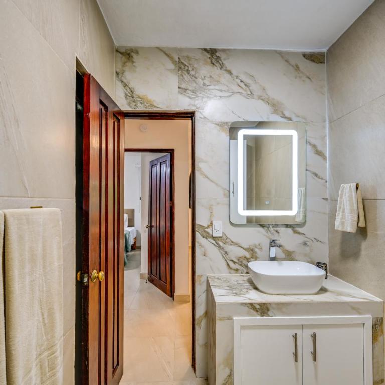 1 Block to Playa Los Tules, Pool Access! Lush Unit - Apartment - 15