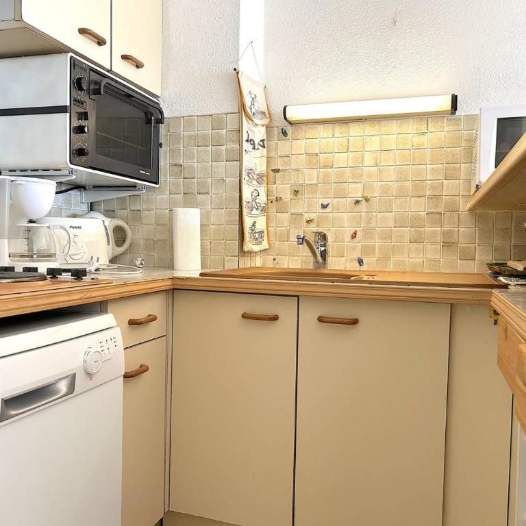 Appartement 2 pièces au Lavandou avec parking proche plage, terrasse vue mer - FR-1-251-843 - Appartamento - 12