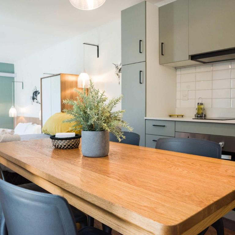 Chic 1BR Bellavista Dining & Hospital Access - Studio - 10
