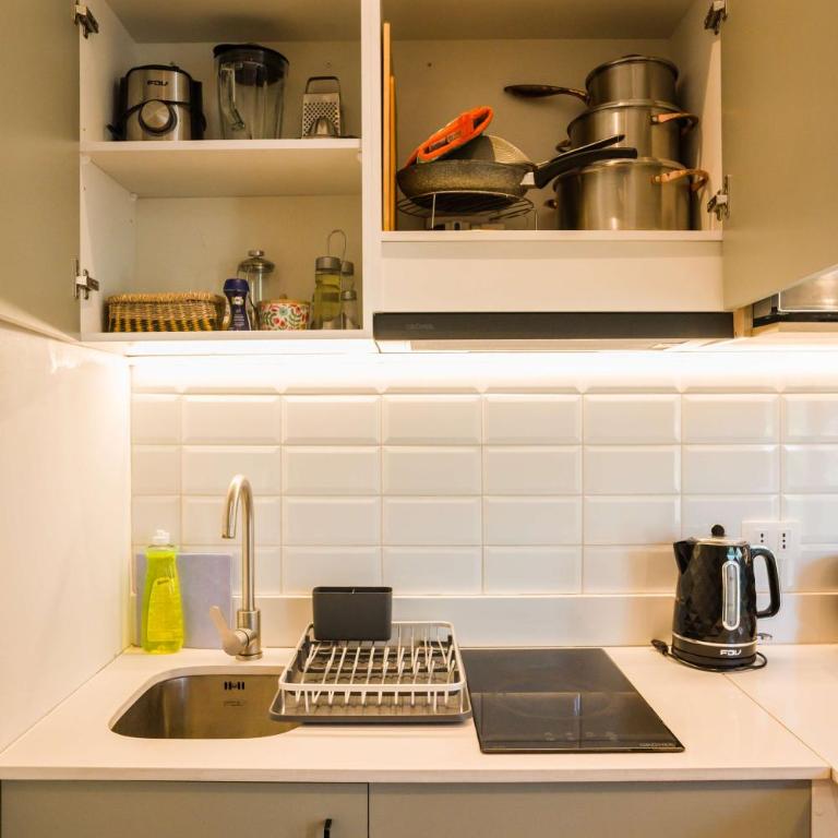 Chic 1BR for 4 Bellavista Metro & Hospital Access - Studio - 14