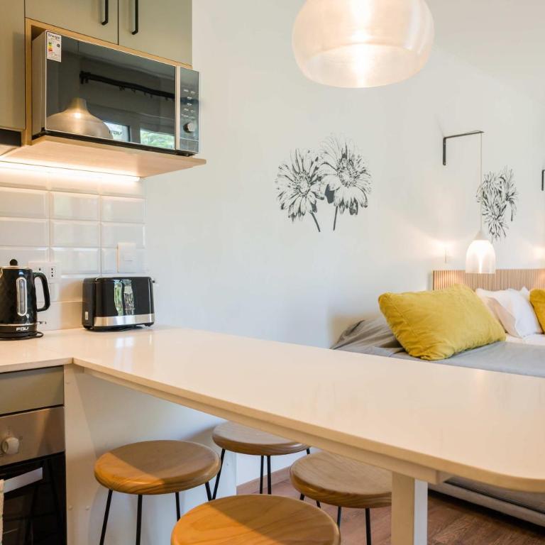 Chic 1BR for 4 Bellavista Metro & Hospital Access - Studio - 15