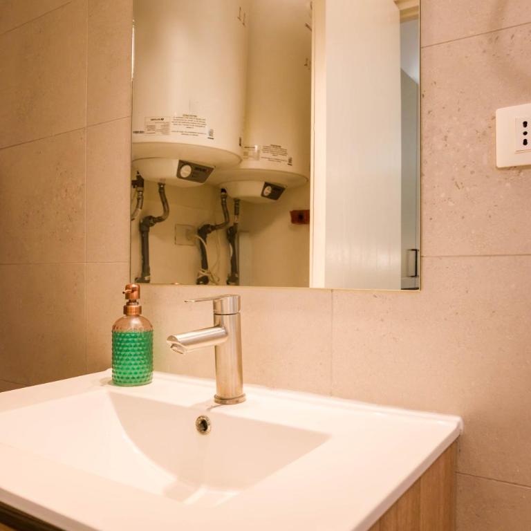 Chic 1BR for 4 Bellavista Metro & Hospital Access - Studio - 16