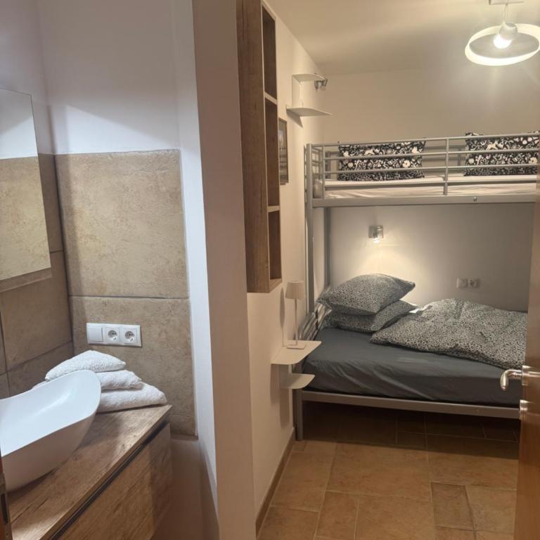 Mountain Flat Luna -Next train station Dobbiaco- - Appartamento Superior con 2 Camere da Letto e Balcone - 9