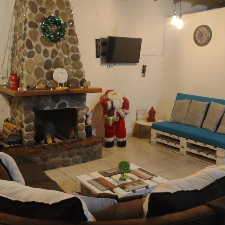 Casa Rustica con chimenea en su interior, rodeado de los cuatro elementos tierra, fuego, aire y agua, ubicada en sector tranquilo, para descansar en familia o amigos, - Casa con 1 dormitorio - 9