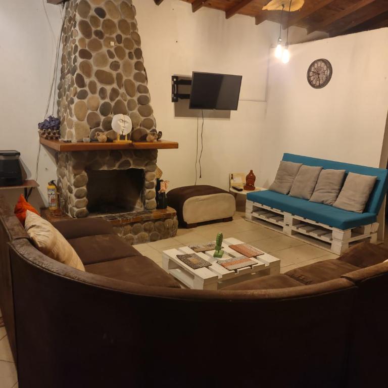 Casa Rustica con chimenea en su interior, rodeado de los cuatro elementos tierra, fuego, aire y agua, ubicada en sector tranquilo, para descansar en familia o amigos, - Casa con 1 dormitorio - 7