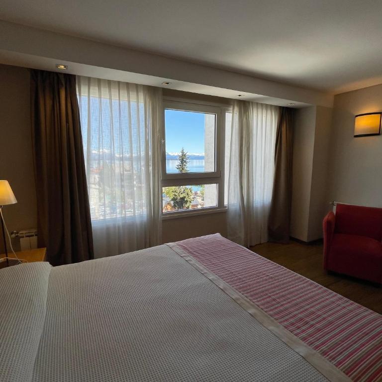 Hotel Ayres Del Nahuel - Habitación Familiar Superior con vistas al lago - 25