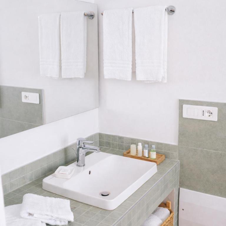 Antico Podere San Luca - Bed & Breakfast - Ampia Camera Matrimoniale - 8