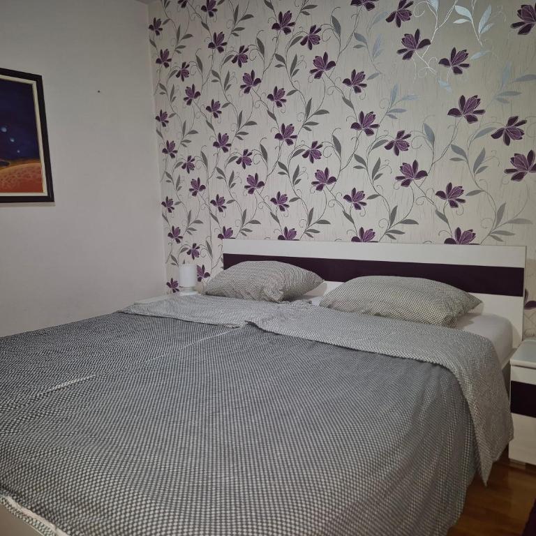 Violet - One-Bedroom Apartment - 11