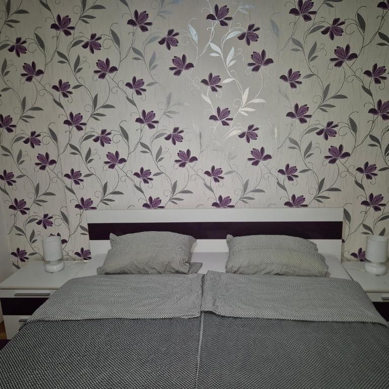 Violet - One-Bedroom Apartment - 12
