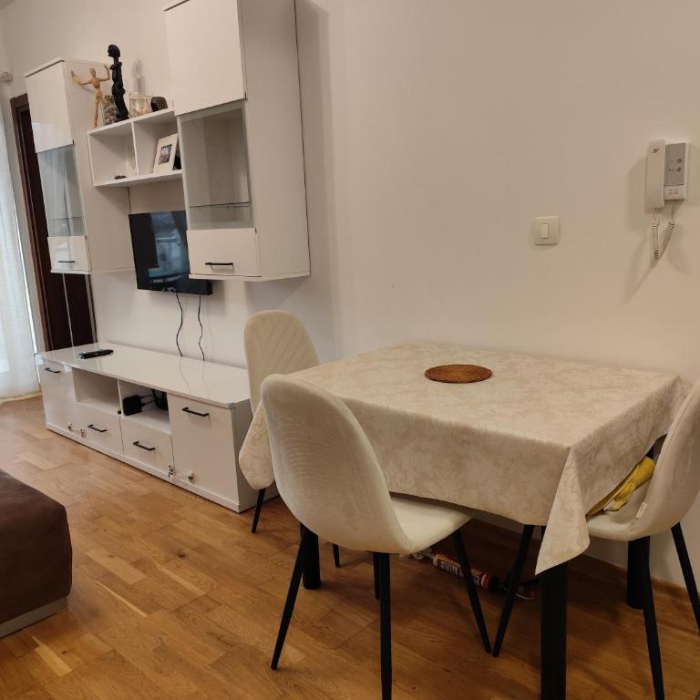 Sunshine - One-Bedroom Apartment - 14