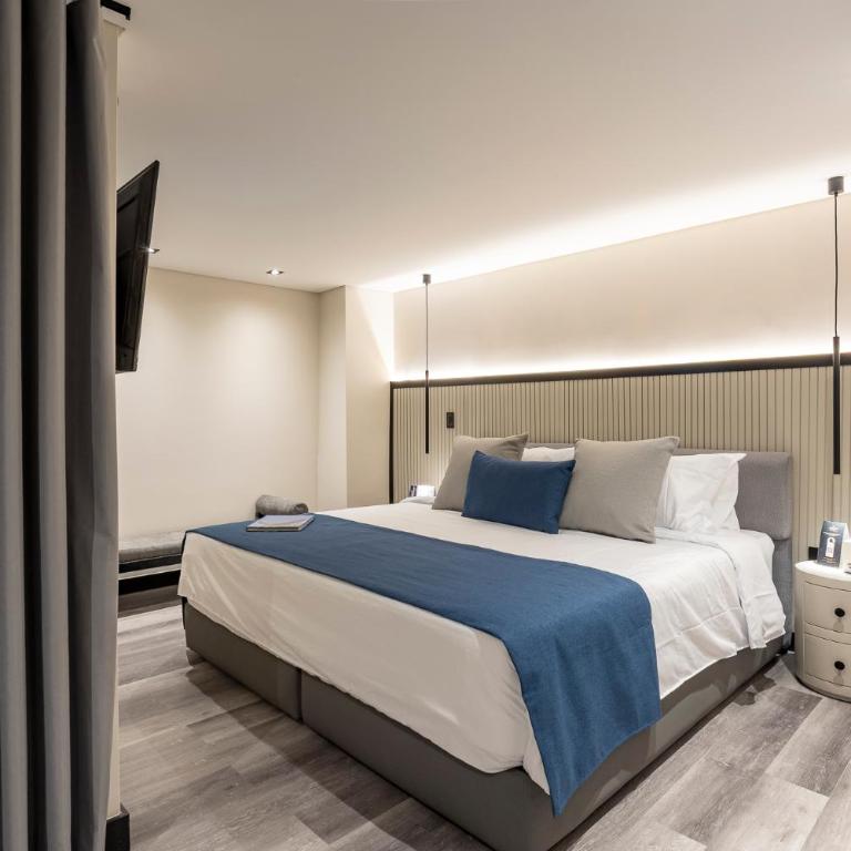 Altus Hotel - Deluxe Queen Room - 2