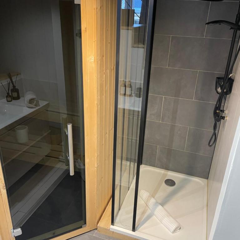 Duplex, grand balcon et sauna - Appartement 2 Chambres - 14