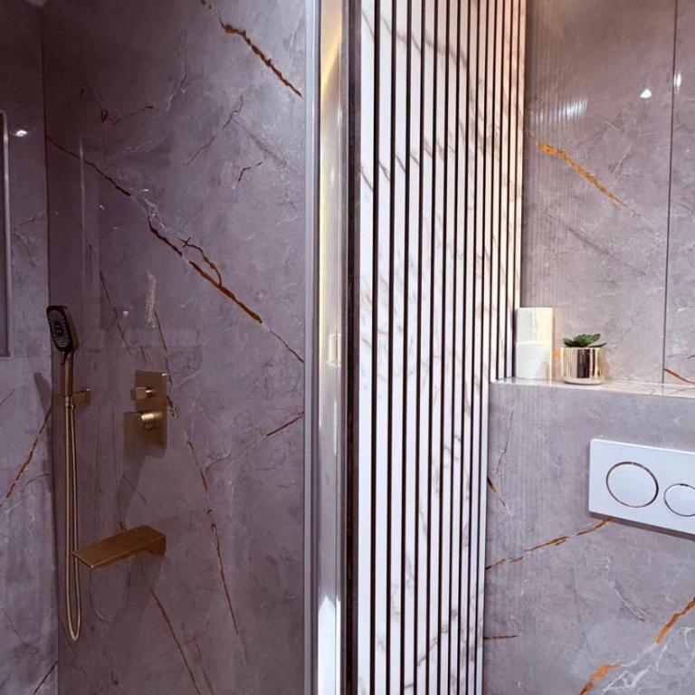 T4 Luxe - Two-Bedroom Apartment - 28