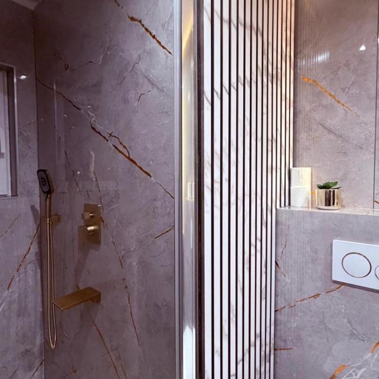 T4 Luxe - Two-Bedroom Apartment - 32