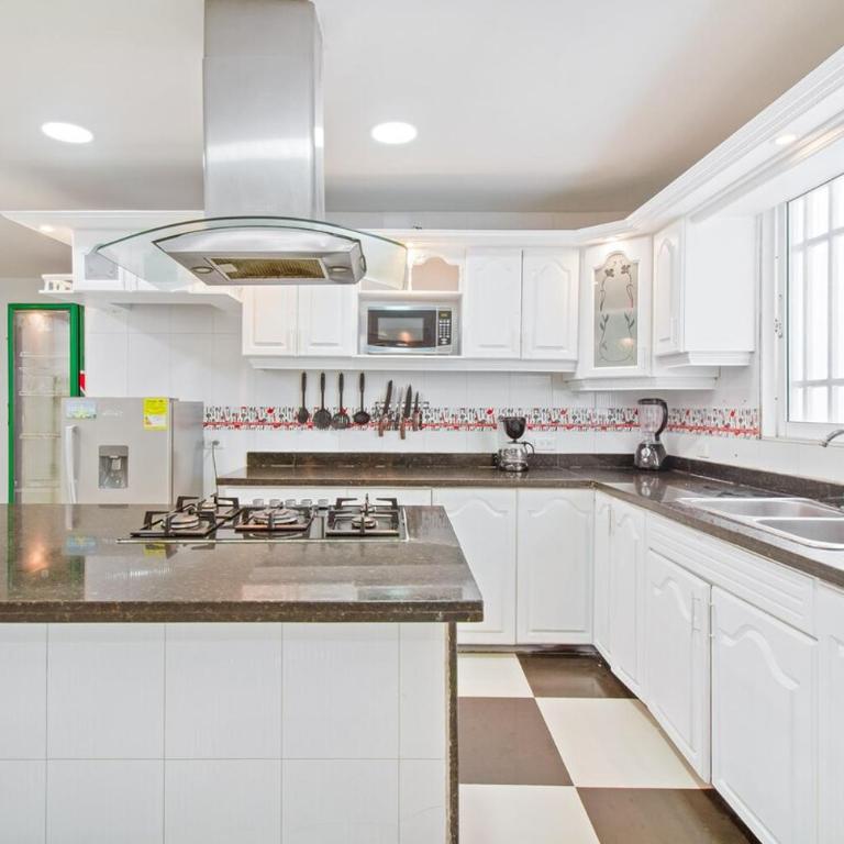 Beautiful House 3 minutes from Historic Downtown - Seven-Bedroom House - 10