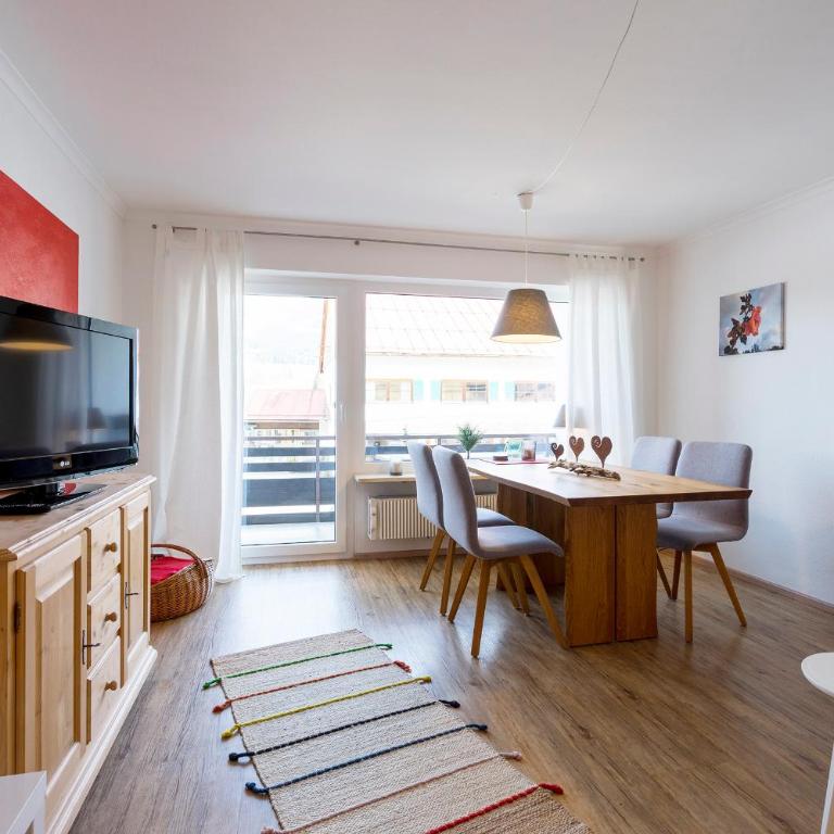 Wohnung Rosenrot - urlauben im Zentrum von Fischen - Apartment mit Blick auf die Berge - 1