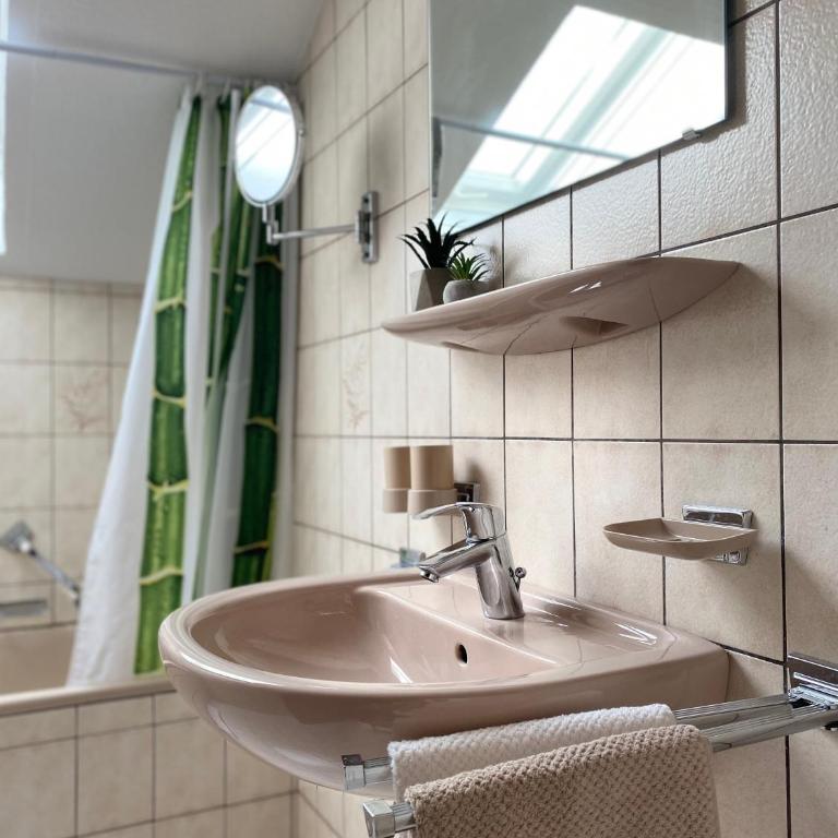 Ferienwohnung "Am Dorfbach" mit Sommer Hörnerbahnen kostenlos - Apartment mit Blick auf die Berge - 11