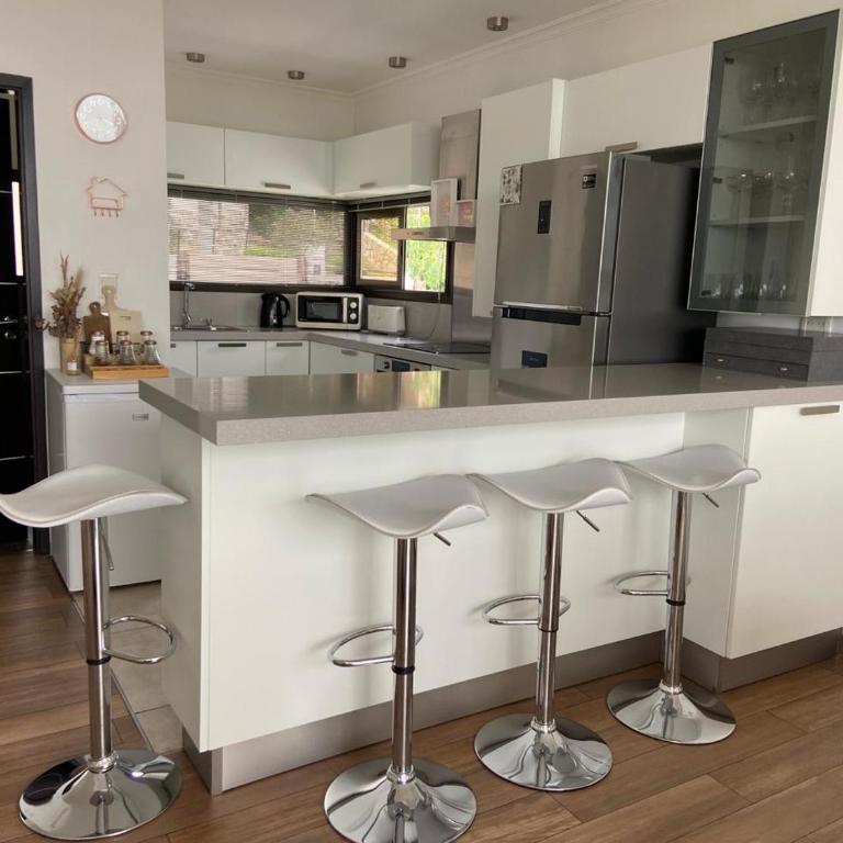 Residencia Premium con Vista Panorámica y Pileta Climatizada - Casa de 4 dormitorios - 62