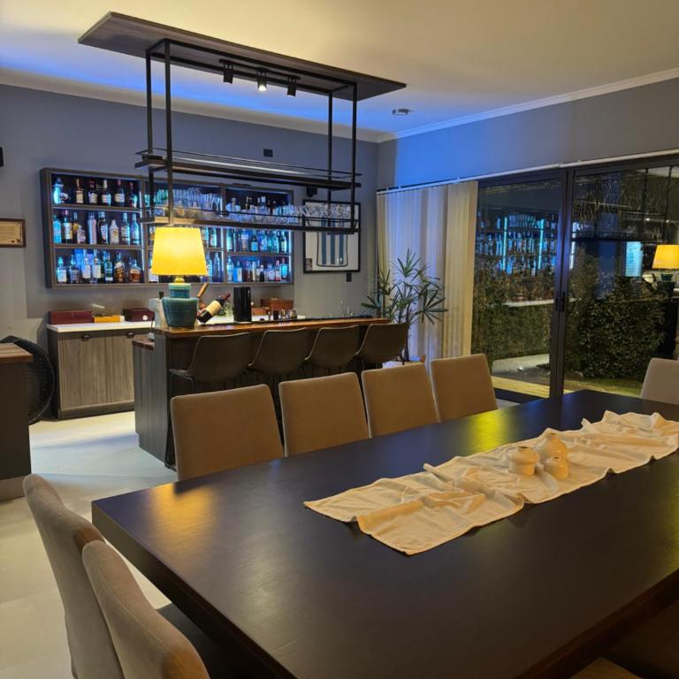 Residencia Premium con Vista Panorámica y Pileta Climatizada - Four-Bedroom House - 66