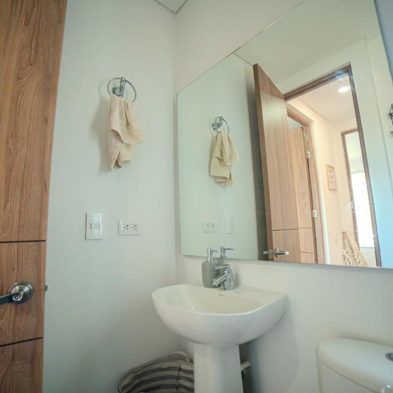 Espectacular Casa de Ensueño "Jacuzzi Privado" en Ricaurte - Peñalisa - Casa de 3 dormitorios - 50