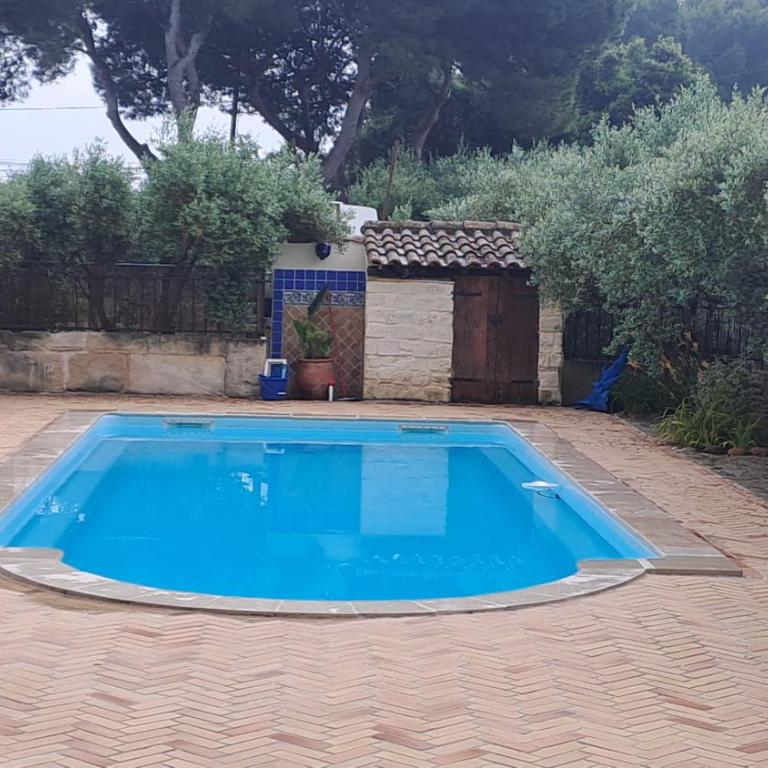 villa provençale avec piscine privée- jardin- terrasses ombragées à 5mn d'Arles - Villa con Piscina Privata - 10
