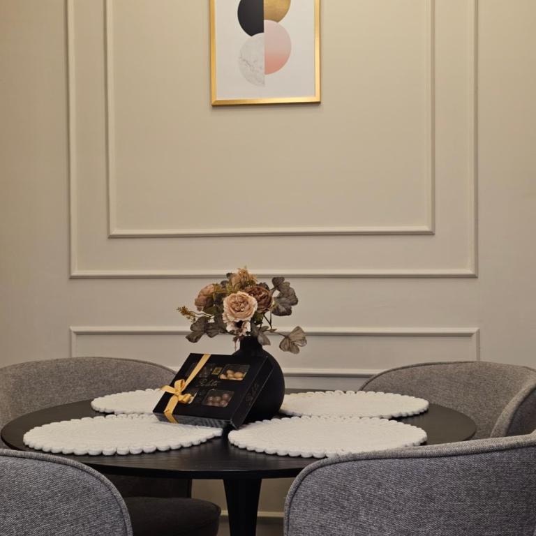 Grand Atelier Old Town Boutique Luxury - Two-Bedroom Deluxe Apartment with Balcony - 70